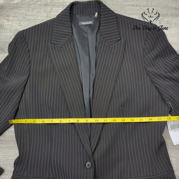 Tahari Pin Stripe Single Button Blazer Size 10 - Picture 3 of 5